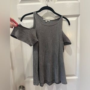 Gray Cold shoulder ribbed swing top